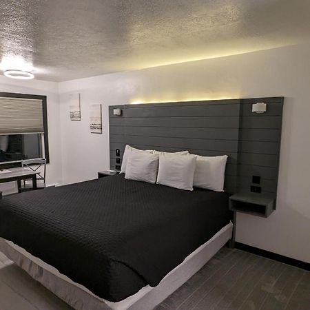 High Desert Inn Салина Екстериор снимка