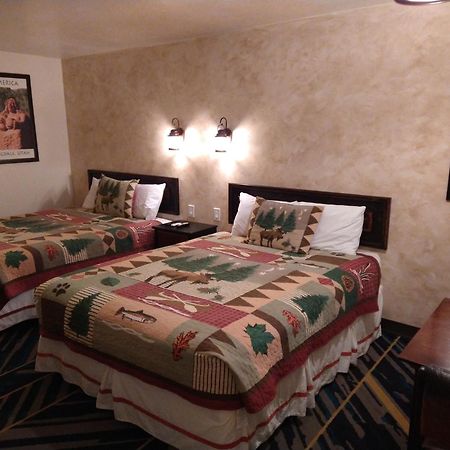 High Desert Inn Салина Екстериор снимка