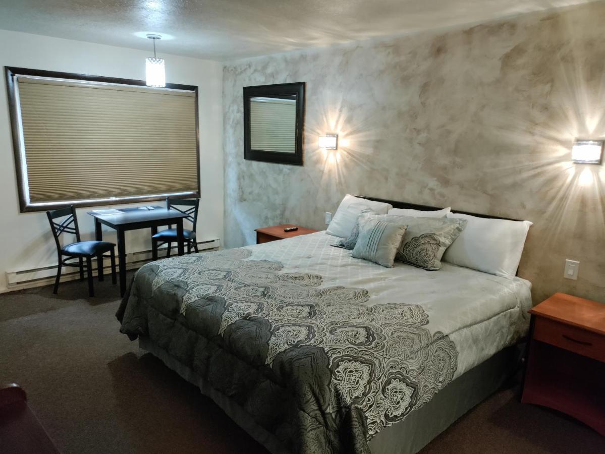 High Desert Inn Салина Екстериор снимка