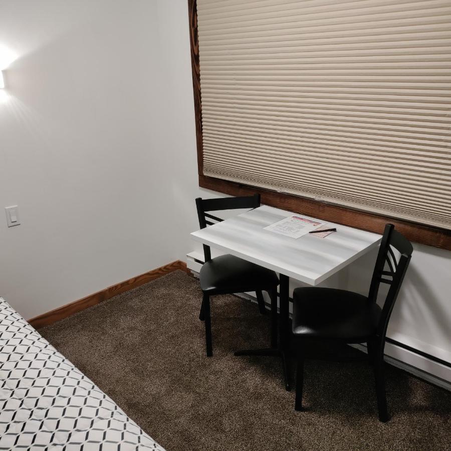 High Desert Inn Салина Екстериор снимка
