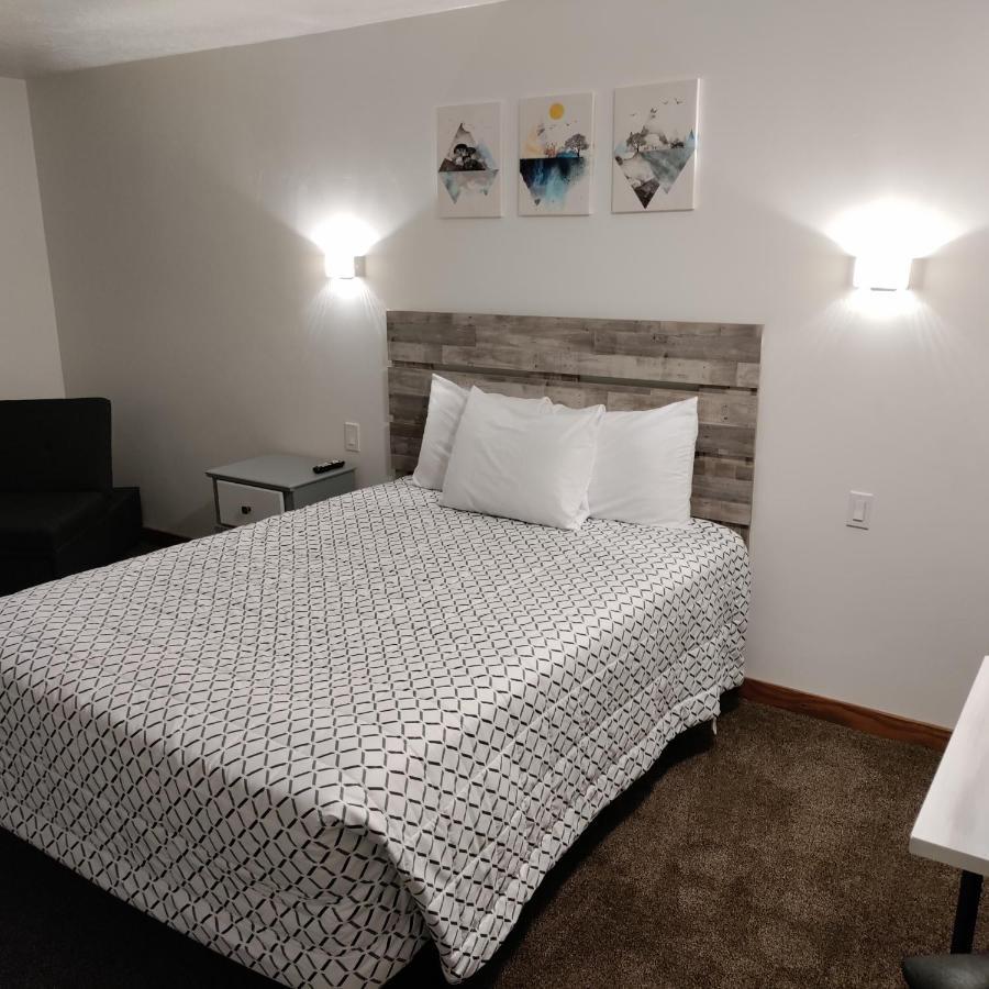 High Desert Inn Салина Екстериор снимка