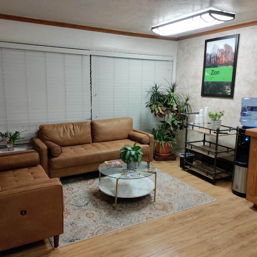 High Desert Inn Салина Екстериор снимка
