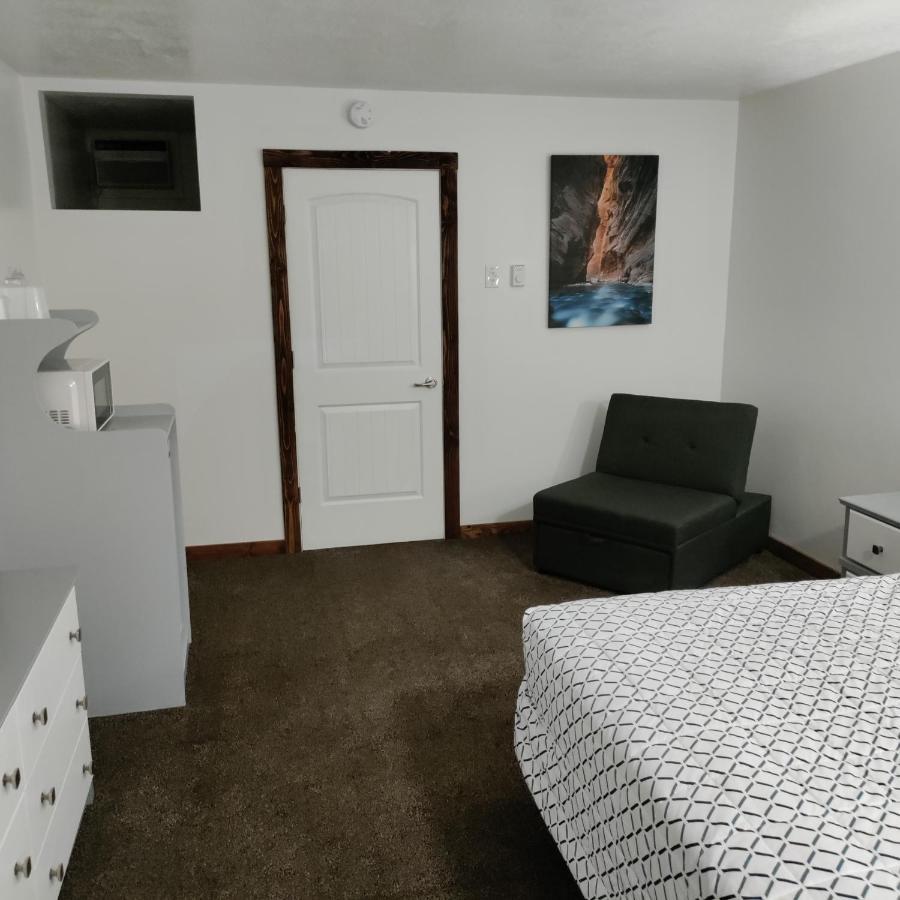 High Desert Inn Салина Екстериор снимка