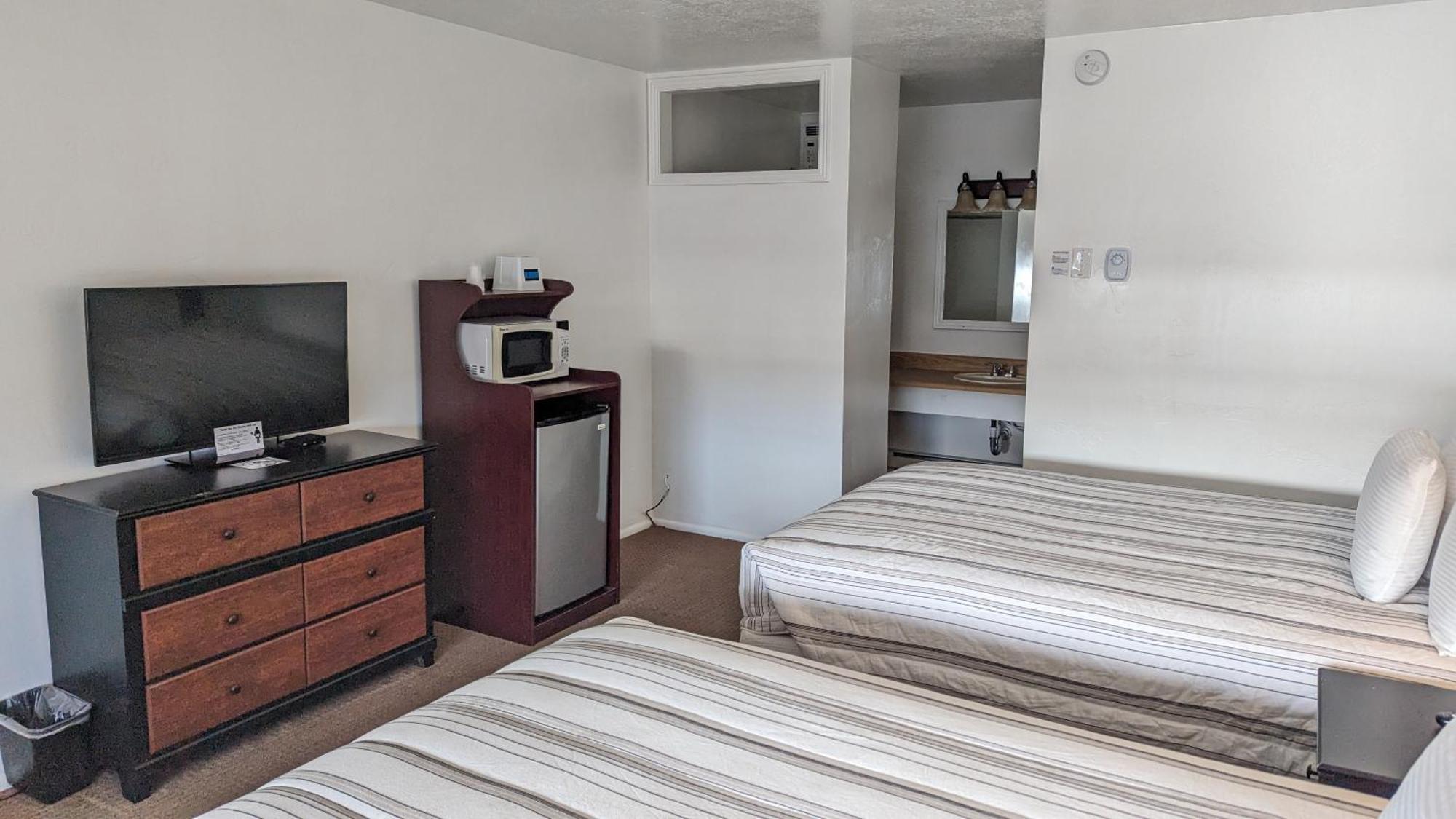 High Desert Inn Салина Екстериор снимка
