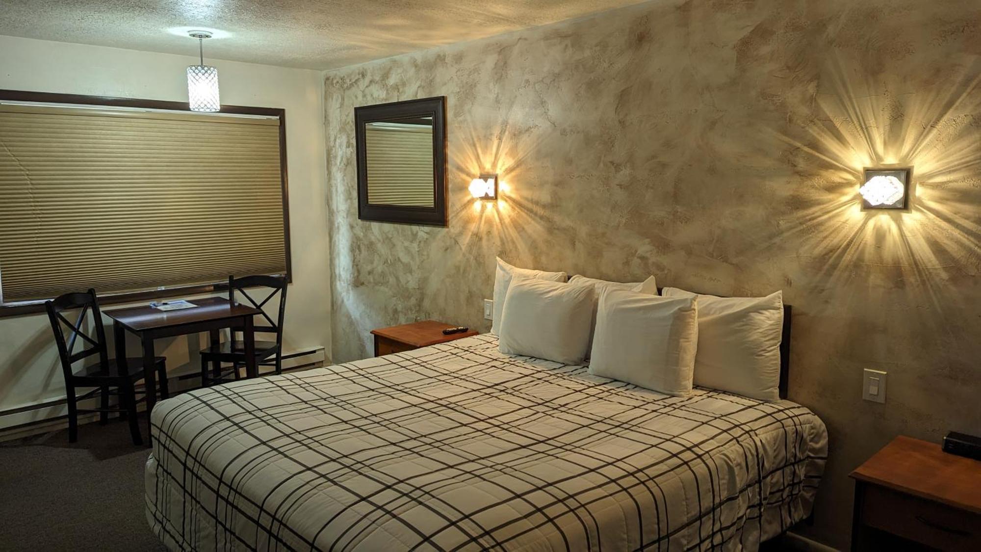 High Desert Inn Салина Екстериор снимка
